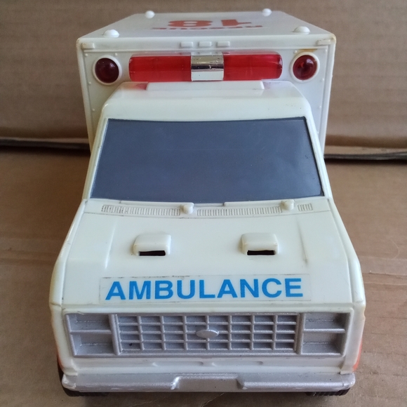 Vintage 1992 Toy Metro City Ambulance Rescue 18 Lights & Sounds FX - Picture 4 of 15